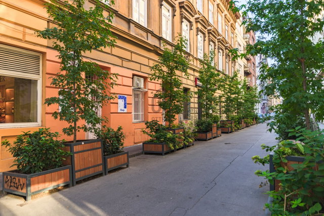 Eladó téglalakás, Budapesten, VI. kerületben, Nagymező utcában