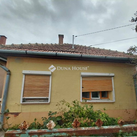 Eladó családi ház, Törtelen 15 M Ft, 2 szobás