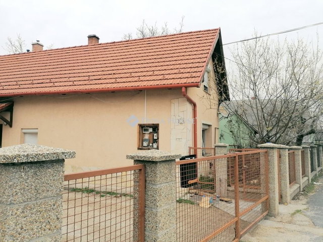 Eladó családi ház, Csákváron 24.9 M Ft, 4 szobás