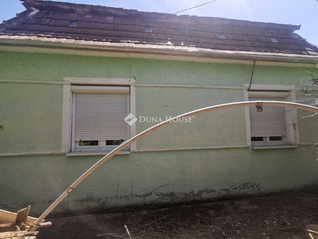 Eladó családi ház, Dunaalmáson 36 M Ft, 3 szobás