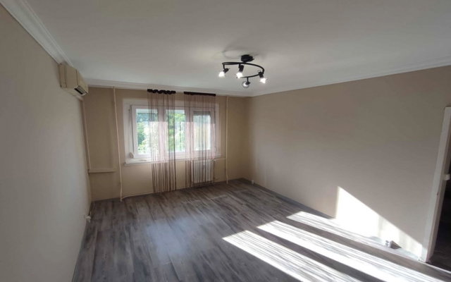 Eladó panellakás, Szegeden 39.99 M Ft, 1+1 szobás