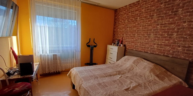 Eladó panellakás, Pécsett 37.9 M Ft, 2 szobás