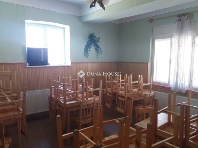 Eladó családi ház, Parádon 47 M Ft, 8+5 szobás
