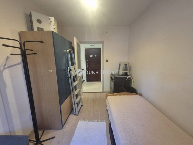Eladó panellakás, Dunaújvárosban 34.8 M Ft, 2 szobás