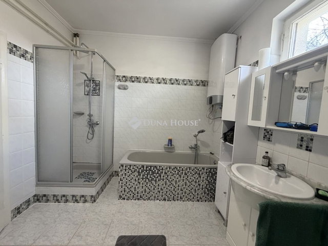 Eladó családi ház, Csesztregen 53 M Ft, 4 szobás