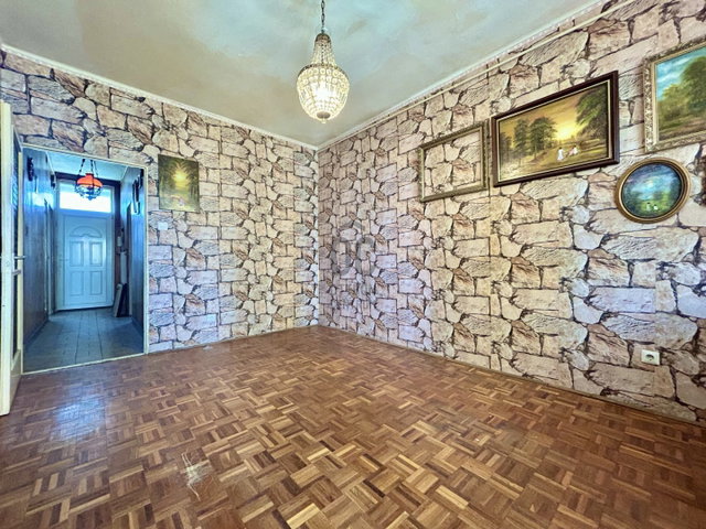 Eladó téglalakás, Győrött 49 M Ft, 3 szobás