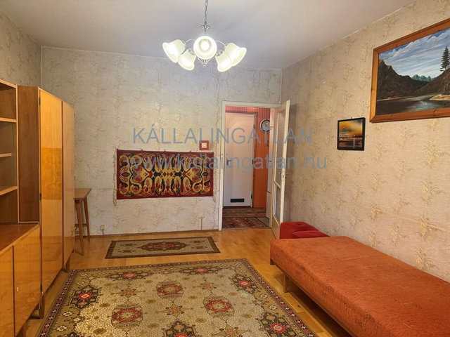 Eladó panellakás, Nyíregyházán 37.9 M Ft, 3 szobás