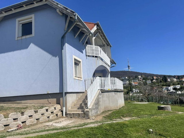 Eladó családi ház, Pécsett 143.9 M Ft, 4 szobás