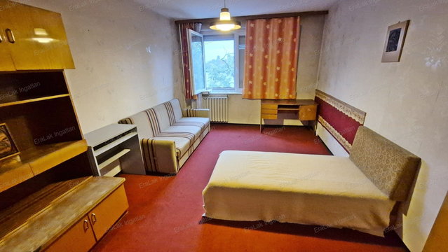 Eladó panellakás, Győrött 48 M Ft, 2+1 szobás