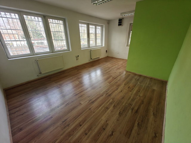 Eladó családi ház, Budapesten, XV. kerületben 330 M Ft, 8 szobás
