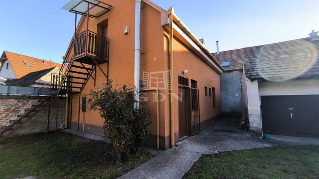Eladó családi ház, Dunakeszin 199 M Ft, 4 szobás