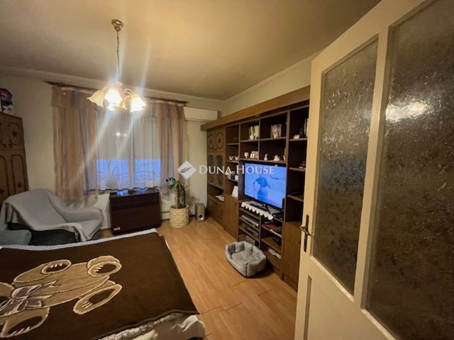 Eladó téglalakás, Pécsett 29 M Ft, 1 szobás