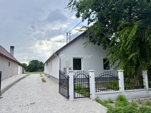Eladó téglalakás, Szentlőrinckátán 34.999 M Ft, 4 szobás
