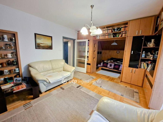 Eladó családi ház, Pécsett 124.9 M Ft, 6 szobás