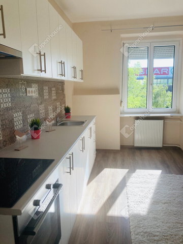 Eladó téglalakás, Tatabányán 0.24 M Ft, 3 szobás