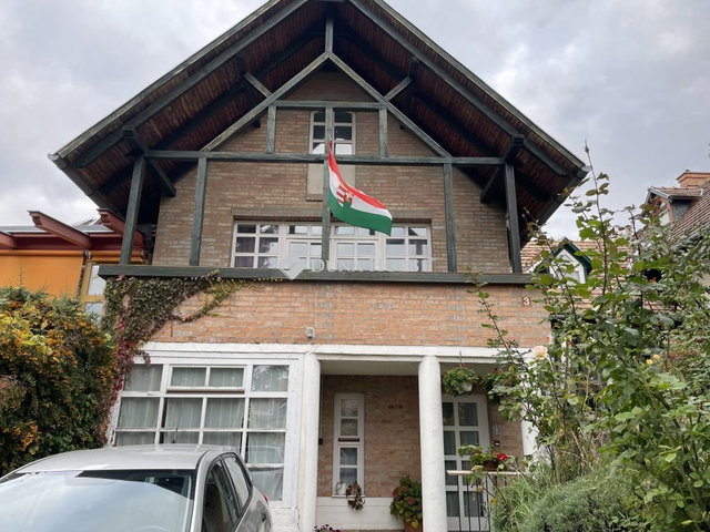 Eladó családi ház, Telkin, Hársfa utcában 180 M Ft, 8 szobás