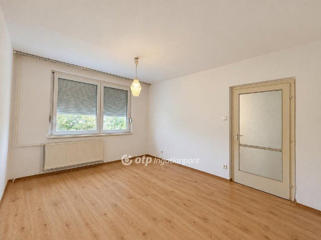Eladó panellakás, Debrecenben 73.9 M Ft, 3 szobás