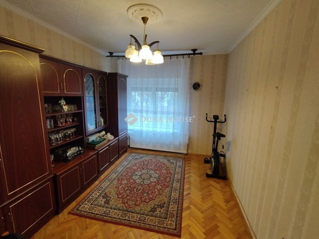 Eladó családi ház, Tatabányán 124.99 M Ft, 8 szobás