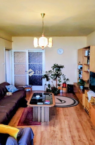 Eladó téglalakás, Veszprémben 63.5 M Ft, 1 szobás