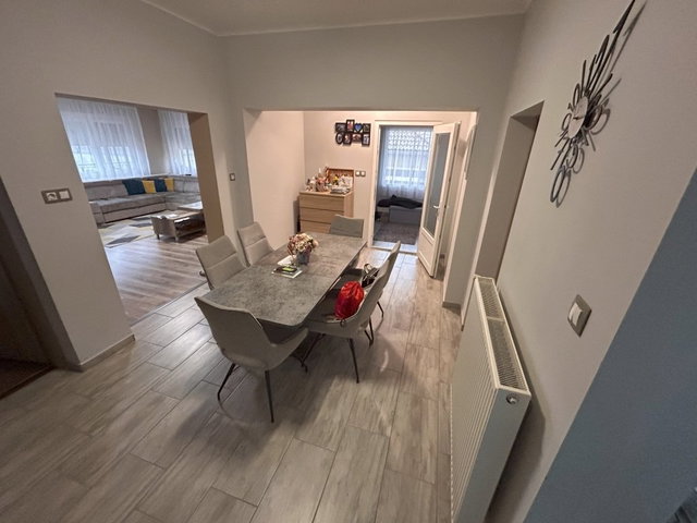 Eladó családi ház, Surdon 75.9 M Ft, 6 szobás