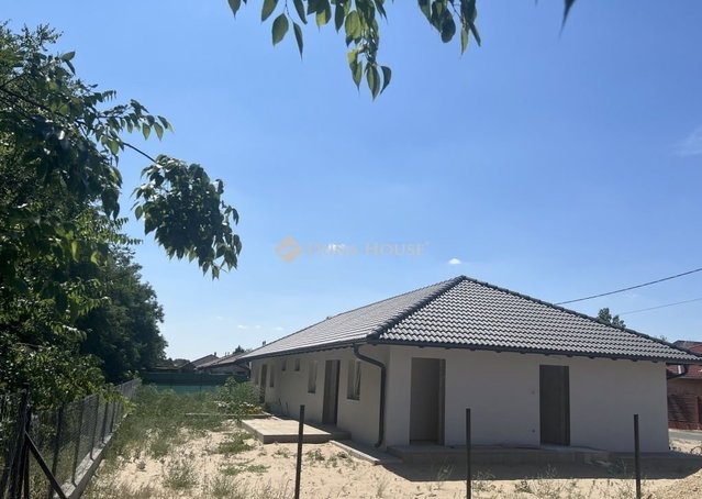 Eladó ikerház, Szigethalmon 89.9 M Ft, 4 szobás