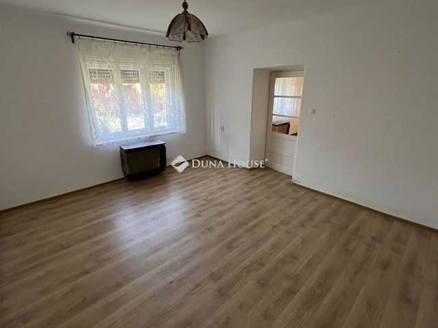 Eladó családi ház, Pázmándon 60 M Ft, 4 szobás