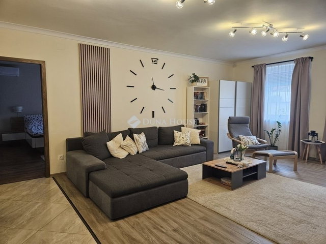 Eladó családi ház, Siklóson 94.9 M Ft, 4 szobás