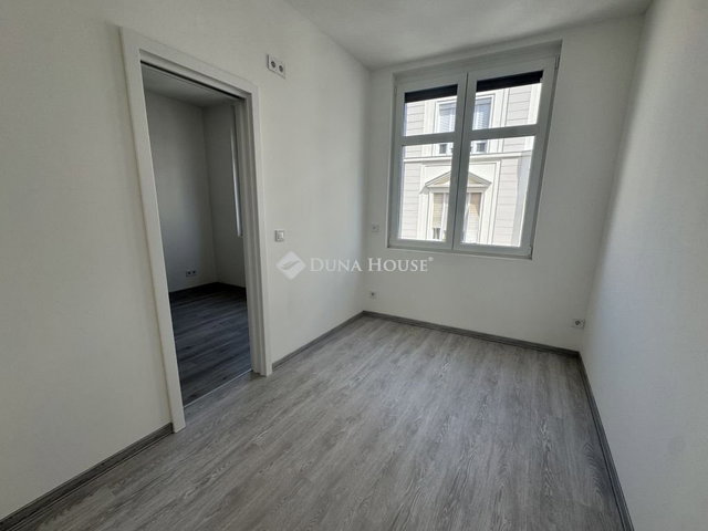 Eladó téglalakás, Budapesten, VI. kerületben 79.9 M Ft, 2 szobás