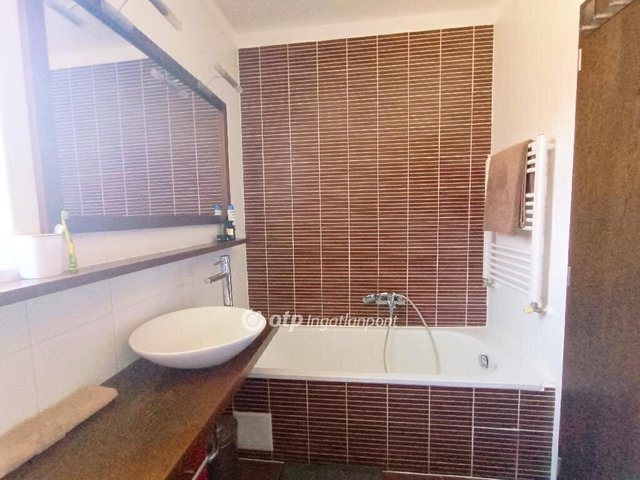 Eladó téglalakás, Szigetszentmiklóson 65 M Ft, 2 szobás