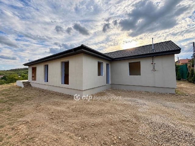 Eladó családi ház, Mályin 89.99 M Ft, 3 szobás