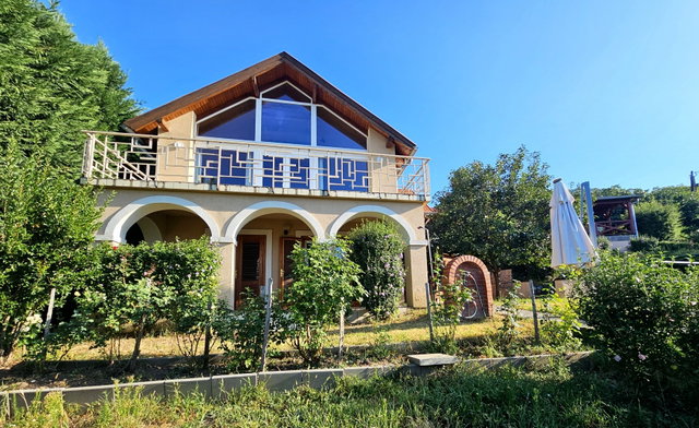 Eladó családi ház, Badacsonytomajon 160 M Ft, 3 szobás