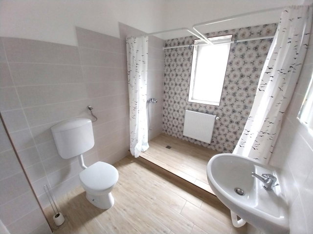Kiadó téglalakás, albérlet, Ácson 650 E Ft / hó, 3 szobás
