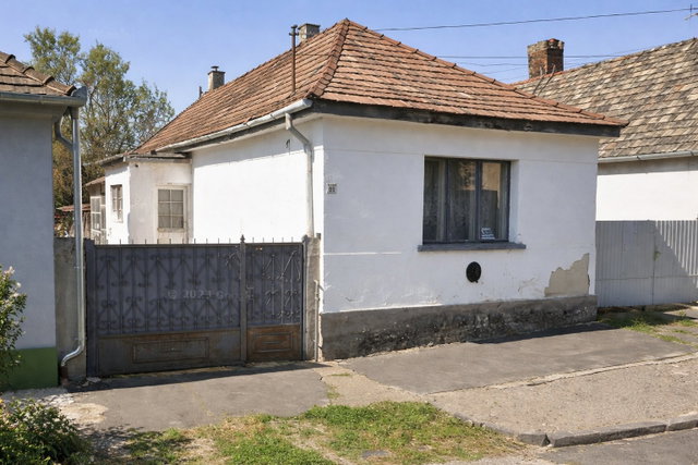 Eladó családi ház, Tapolcán 33.9 M Ft, 2 szobás