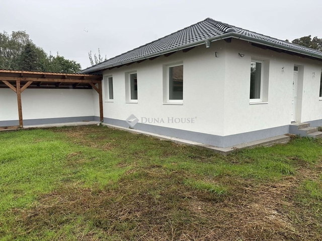 Eladó ikerház, Kakucson 89.9 M Ft, 4 szobás