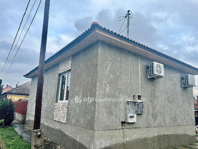 Eladó családi ház, Szolnokon 58.99 M Ft, 3 szobás