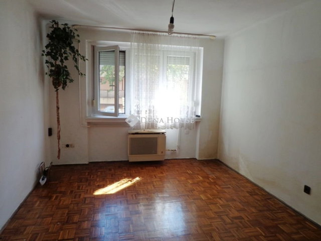 Eladó téglalakás, Vácon 48 M Ft, 2 szobás