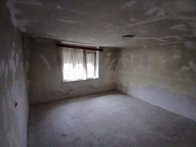 Eladó családi ház, Lesenceistvándon 15.5 M Ft, 1 szobás