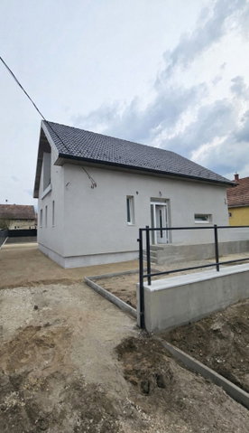 Eladó családi ház, Szigetszentmiklóson 139.99 M Ft, 5 szobás