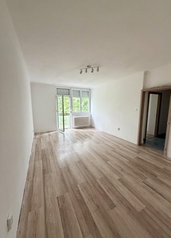 Eladó téglalakás, Tatabányán 40.5 M Ft, 1+2 szobás