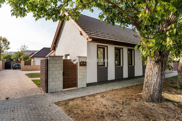 Eladó családi ház, Szekszárdon, Árpád utcában 75.9 M Ft