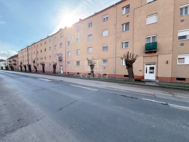Eladó téglalakás, Székesfehérvárott 37.49 M Ft, 1 szobás