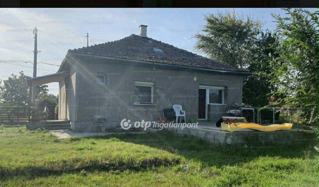 Eladó családi ház, Tápiószelén 29.9 M Ft, 2 szobás