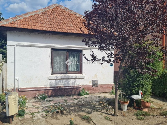 Eladó családi ház, Esztergomban 34.9 M Ft, 3 szobás