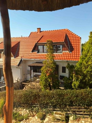 Eladó nyaraló, Velencén 98 M Ft, 3 szobás / költözzbe.hu