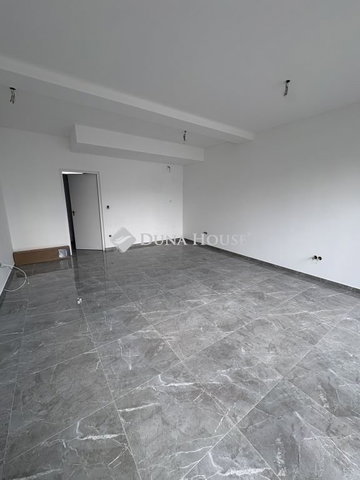 Kiadó üzlethelyiség, Téten, Fő utcában 120 E Ft / hó