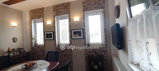 Eladó téglalakás, Tápiószecsőn 63 M Ft, 1+2 szobás