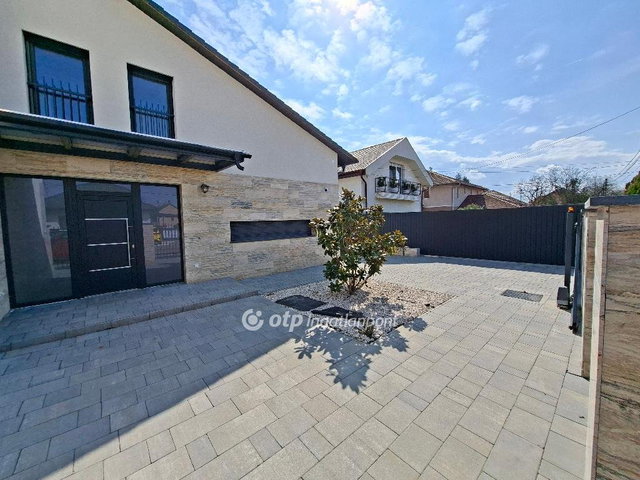 Eladó családi ház, Vecsésen 229 M Ft, 6 szobás