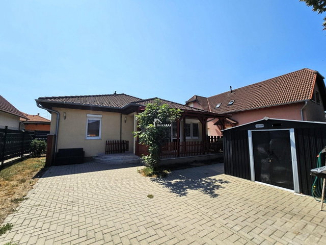 Eladó ikerház, Mosonmagyaróváron 69.5 M Ft, 2 szobás