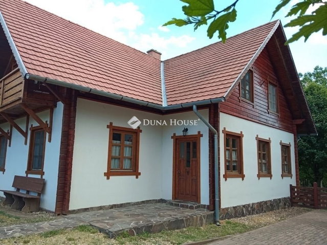 Eladó családi ház, Zsámbékon 139.9 M Ft, 6 szobás