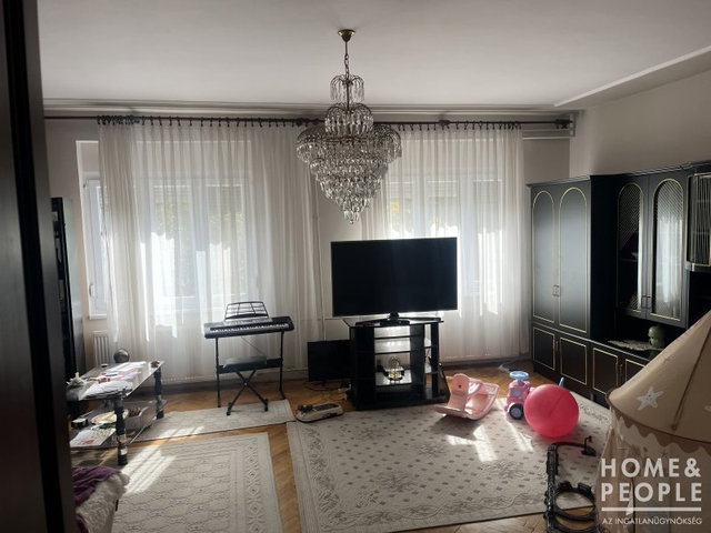 Eladó családi ház, Makón 91 M Ft, 5 szobás